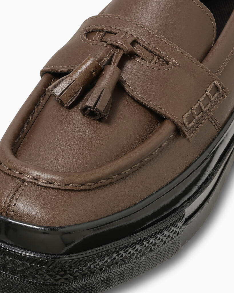 コンバースの「オールスター」からスクエアトウのローファーが登場