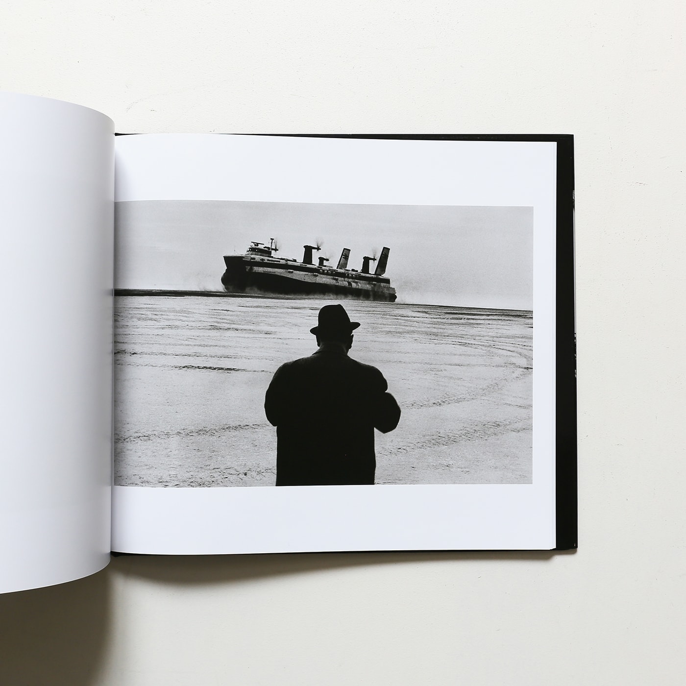 Josef Koudelka: Exiles | ジョセフ・クーデルカ | nostos books