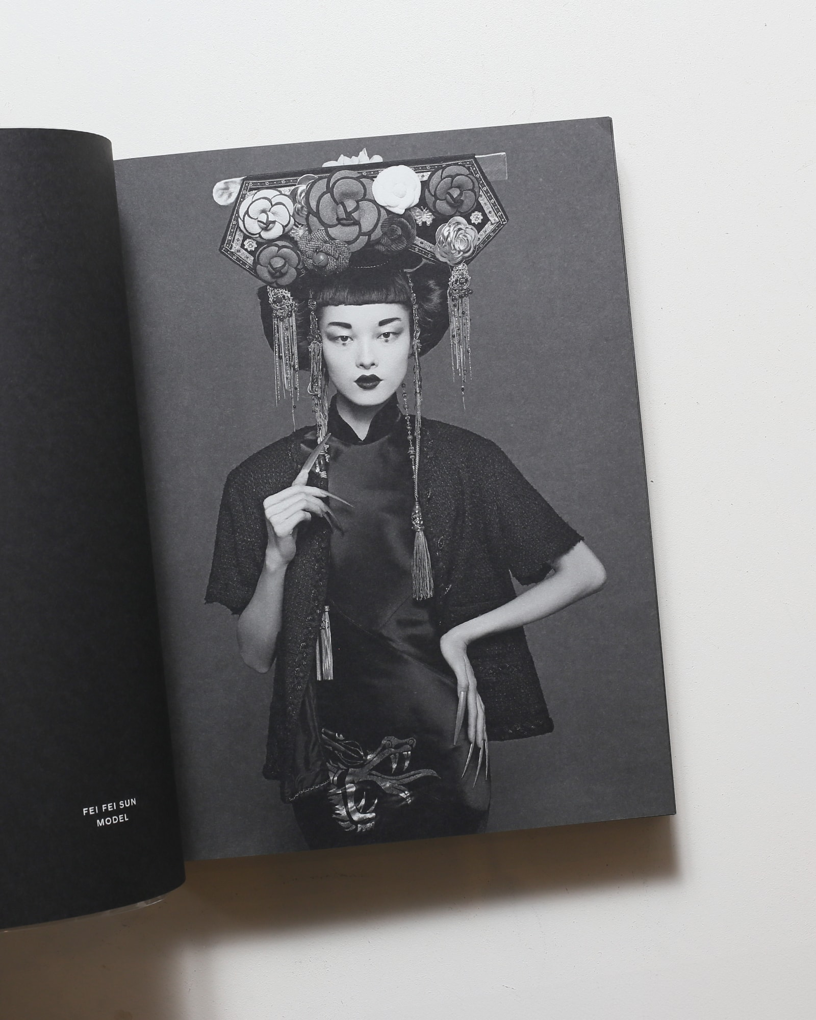 The Little Black Jacket: Chanel's Classic Revisited 新増補版