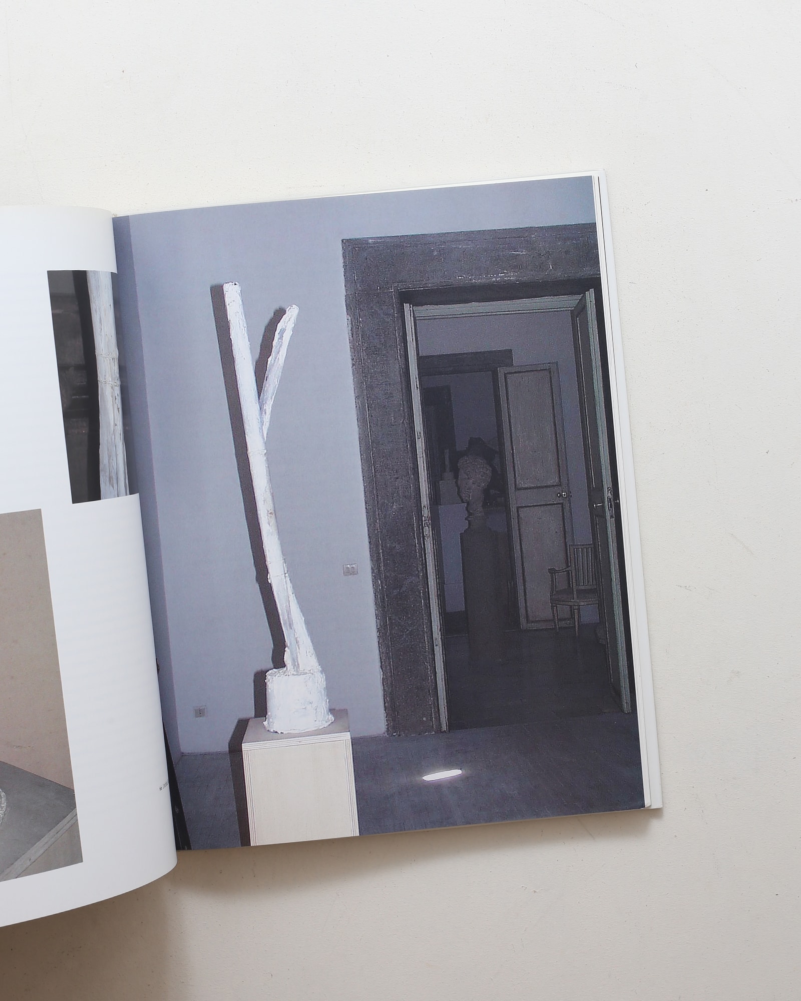Cy Twombly: Die Skulptur the Sculpture | nostos books ノストスブックス