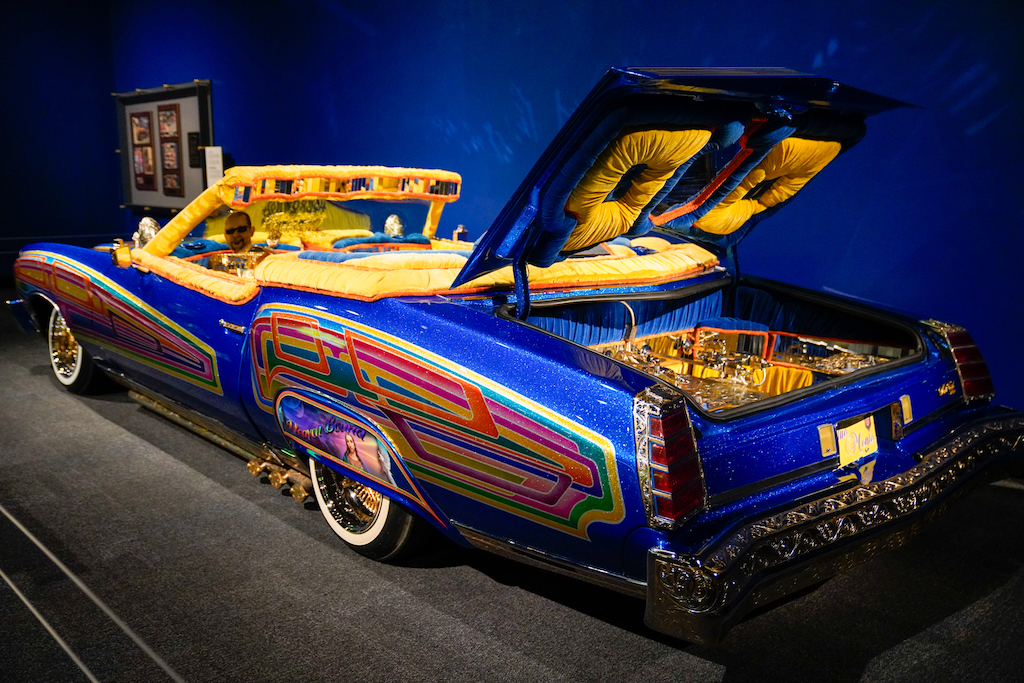 Review of Carros y Cultura: Lowriding Legacies in Texas at the