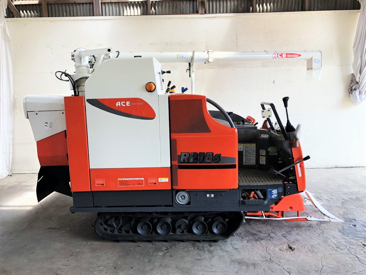 クボタ コンバイン R216S-GDLW アワー180時間の買取実績！農機具の高価