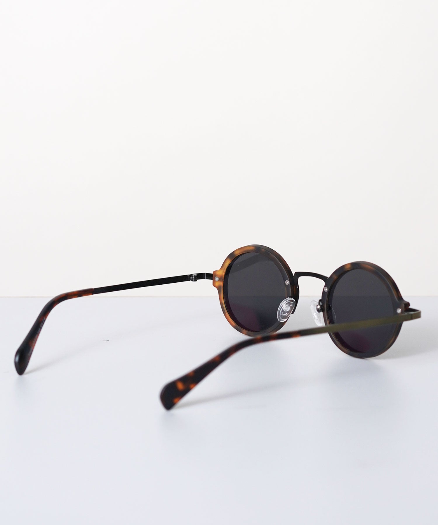 Adams】デザインラウンドサングラス | 毎日使える大人のサングラス通販