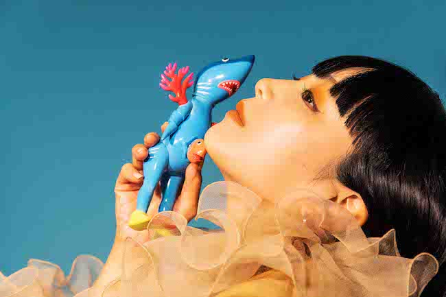 松田ゆう姫が生み出したサメのキャラクター「George Ocean」のアート展