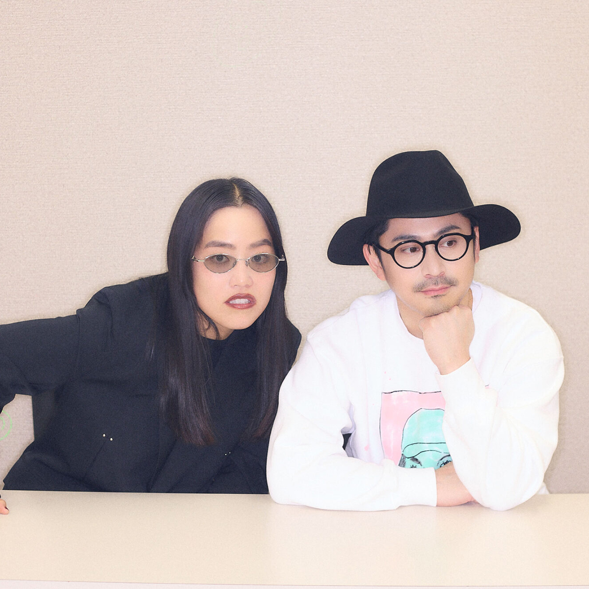 Gucci」からビリー・アイリッシュのレコードとネイルステッカーの限定