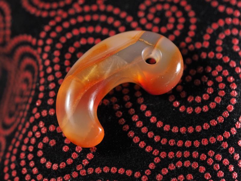 古墳時代・天然赤瑪瑙製勾玉（特大サイズ）