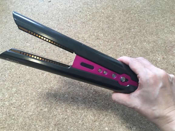 ダイソンのヘアアイロン！悪い口コミを吹き飛ばす完璧な仕上がりに感動