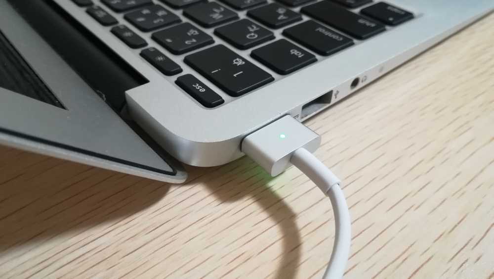 Apple MacBook Air シルバー 11インチ 箱 電源付 Apple】MacBook Air