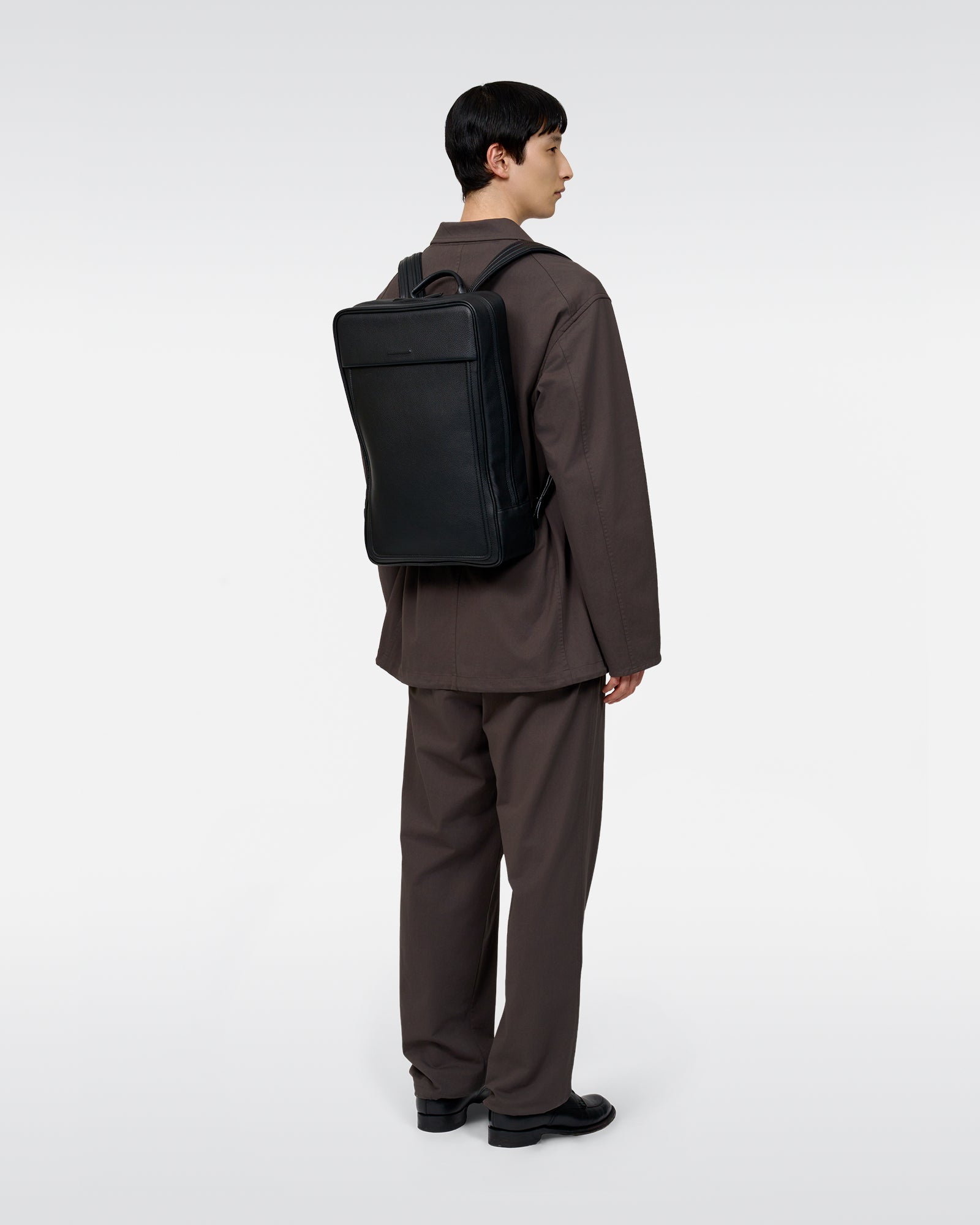 ソフトバックパック ミディアム - 防水レザー バックパック – objcts.io