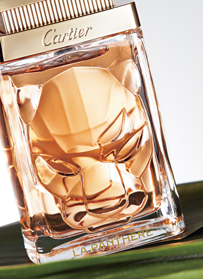 メゾンのシンボルとの新たな出会い。その扉を香りから開けてみよう