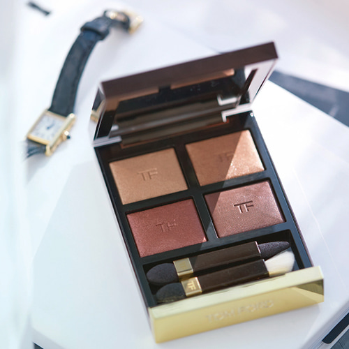 赤みブラウンシャドウなら【トム フォード ビューティ】の「アイ