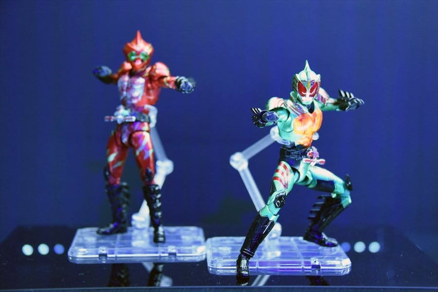 S.H.Figuarts 仮面ライダーアマゾンズ 最後の審判セット」 [画像