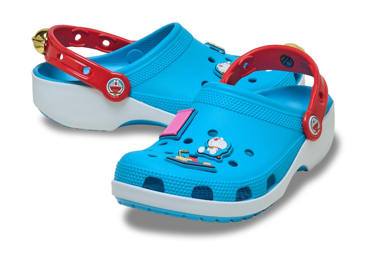 ドラえもん」×クロックスのコラボアイテム登場、かかとの鈴が