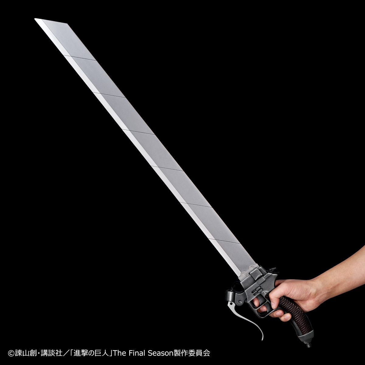 進撃の巨人」立体機動装置のブレードが1/1で立体化、エレンとリヴァイ