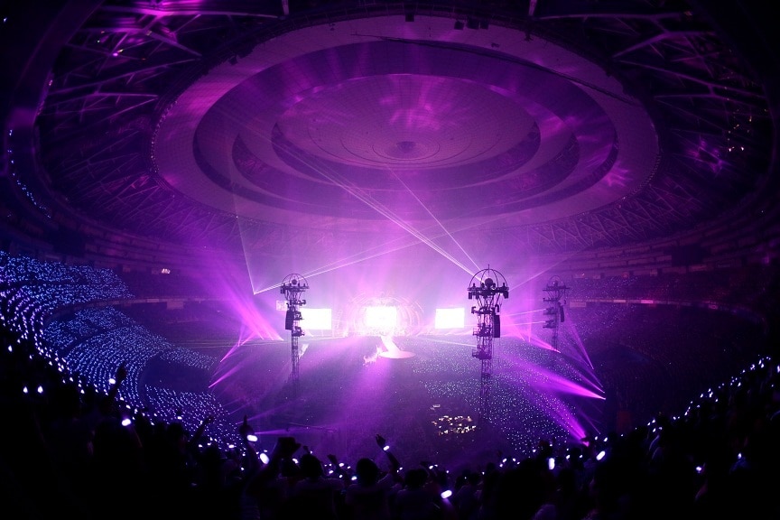 UVERworld「UVERworld LIVE TOUR 2014」京セラドーム大阪公演の様子