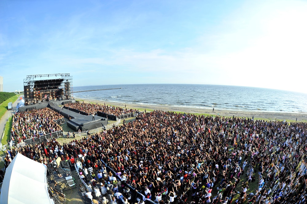 シンバルが変形するほどの猛暑！Acid Black Cherry幕張フリーライブに4