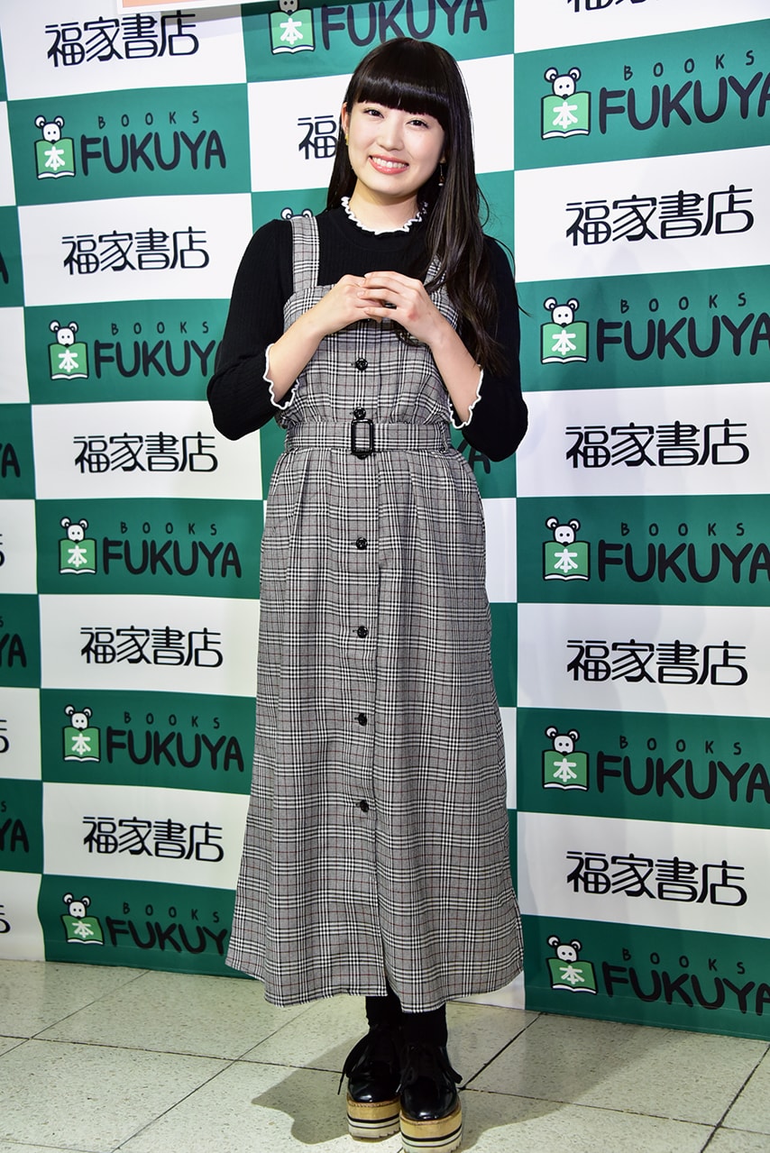 エビ中・柏木ひなたの笑顔すぎる2nd写真集、お気に入りカットは大好き