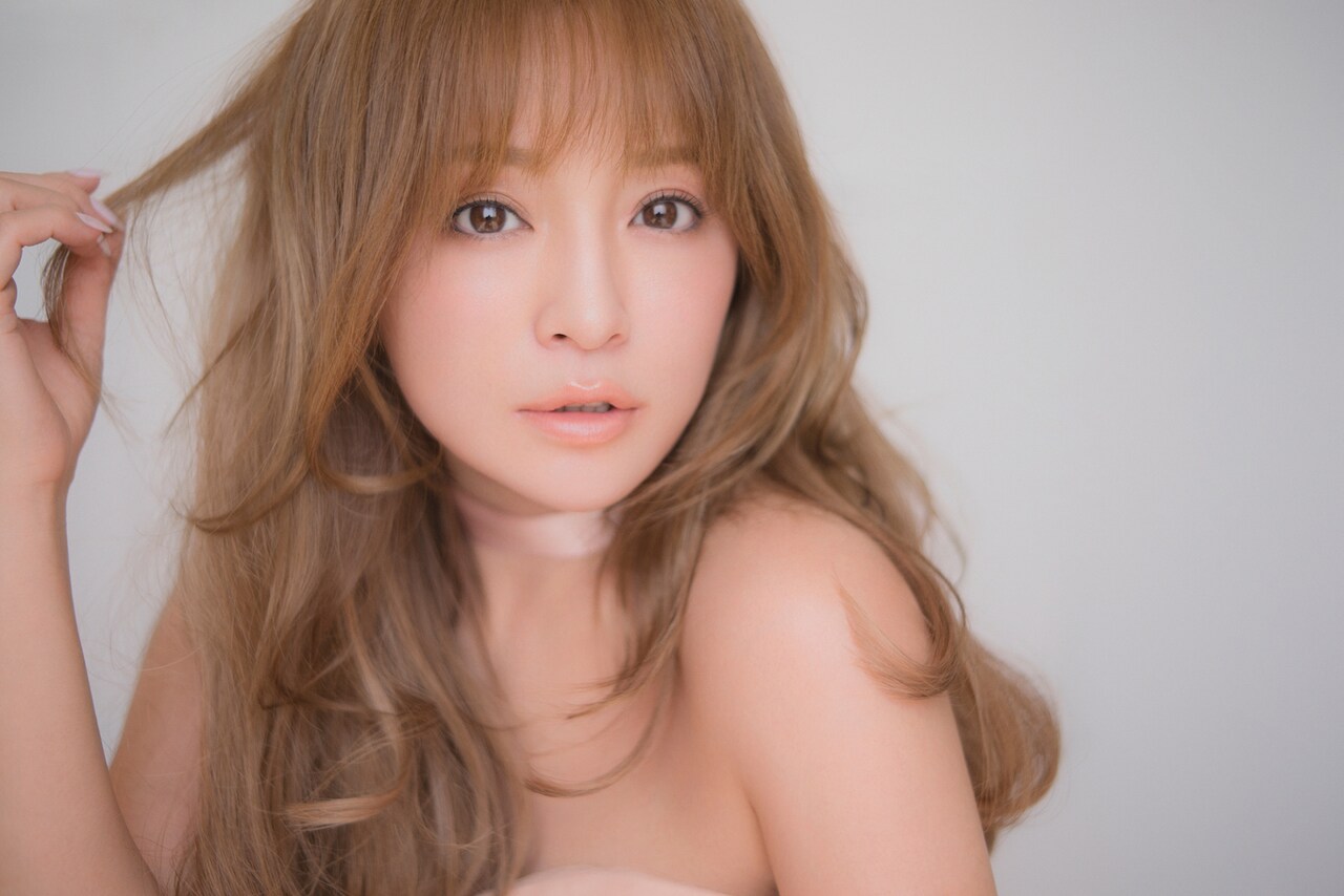 hamasakiayumi_art201801.jpg?