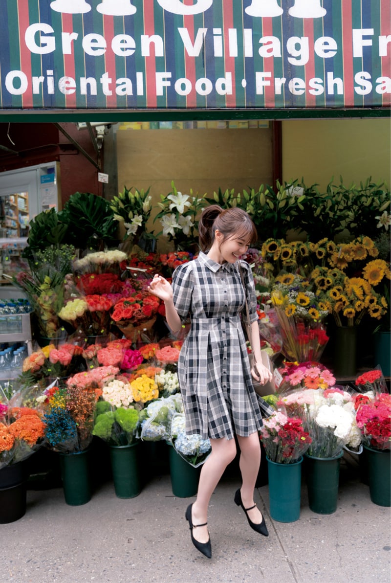 生田絵梨花写真集「インターミッション」（講談社）より。（撮影：中村