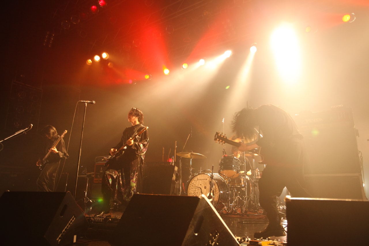 2019年11月11日、THE NOVEMBERSの“NEO TOKYO”へようこそ | JOYSOUND
