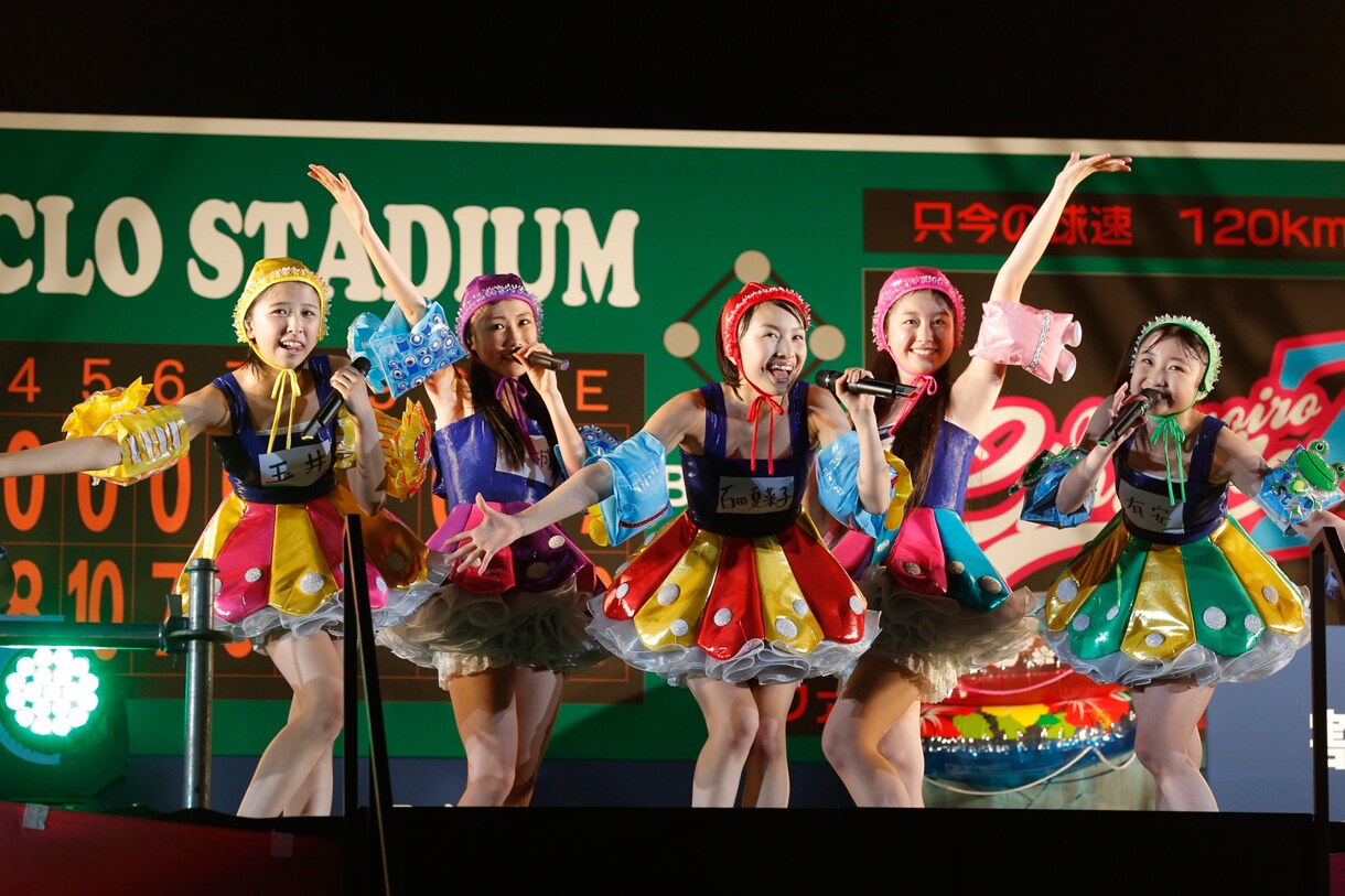 ももクロ、真夏の西武ドームで頭のネジ外してバカ騒ぎ - 音楽ナタリー