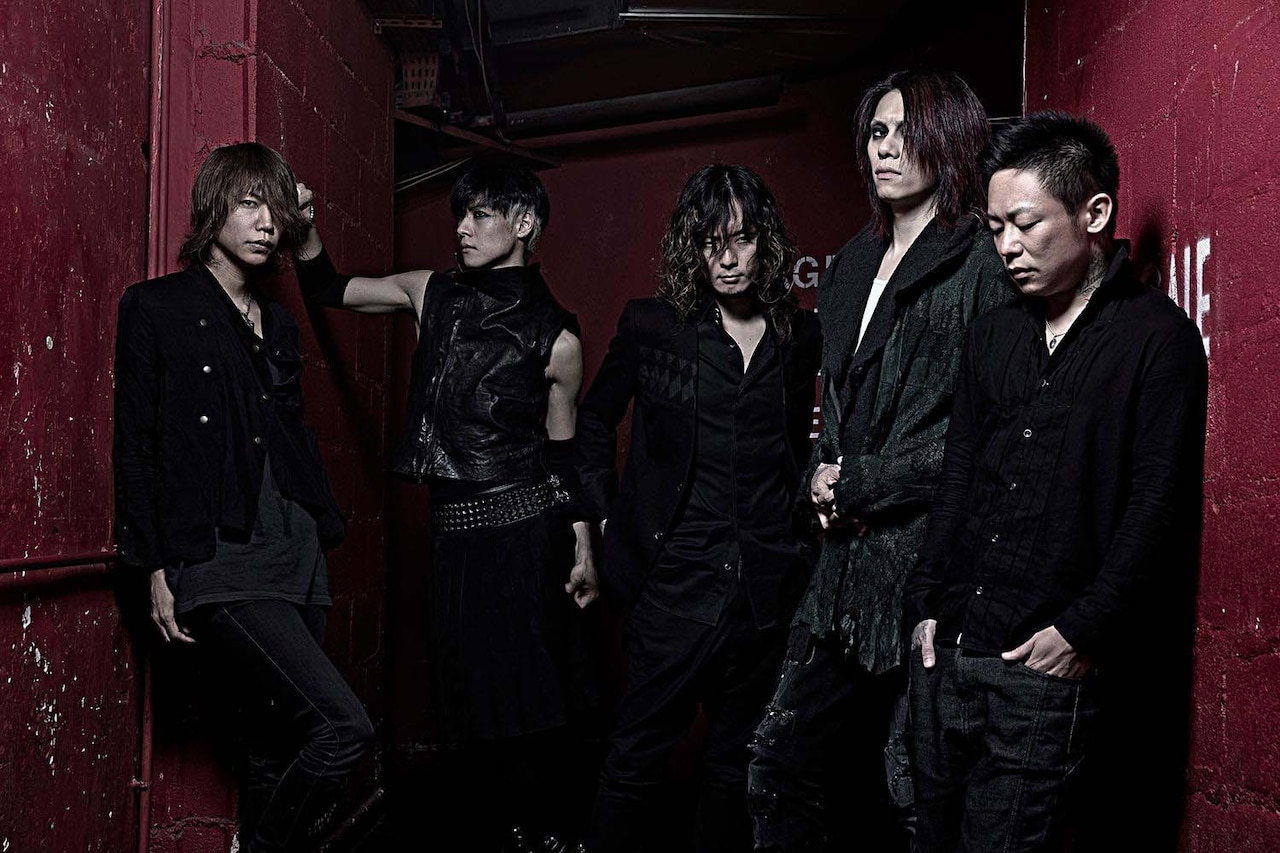 DIRENGREY_art20130729.jpg?