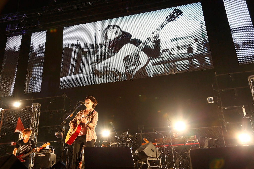 高橋優、超満員9000人と大合唱！沈黙を破った初武道館 - 音楽ナタリー