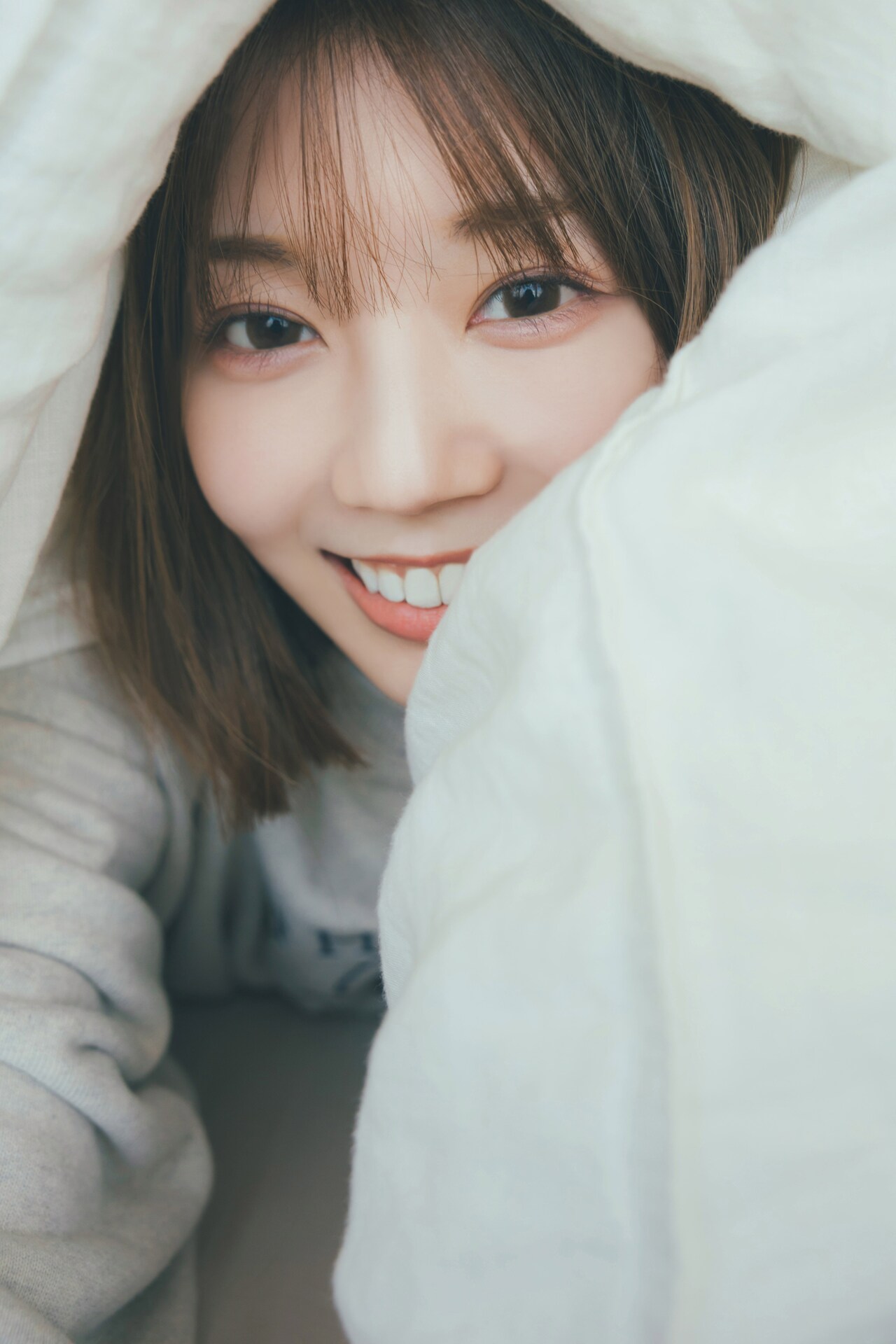 高本彩花の1st写真集「僕の記憶の中で」より。（撮影：東京祐）(c