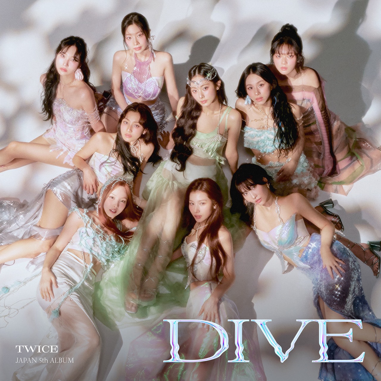 TWICE×水、ニューアルバムのジャケ写3種（写真4枚） - 音楽ナタリー