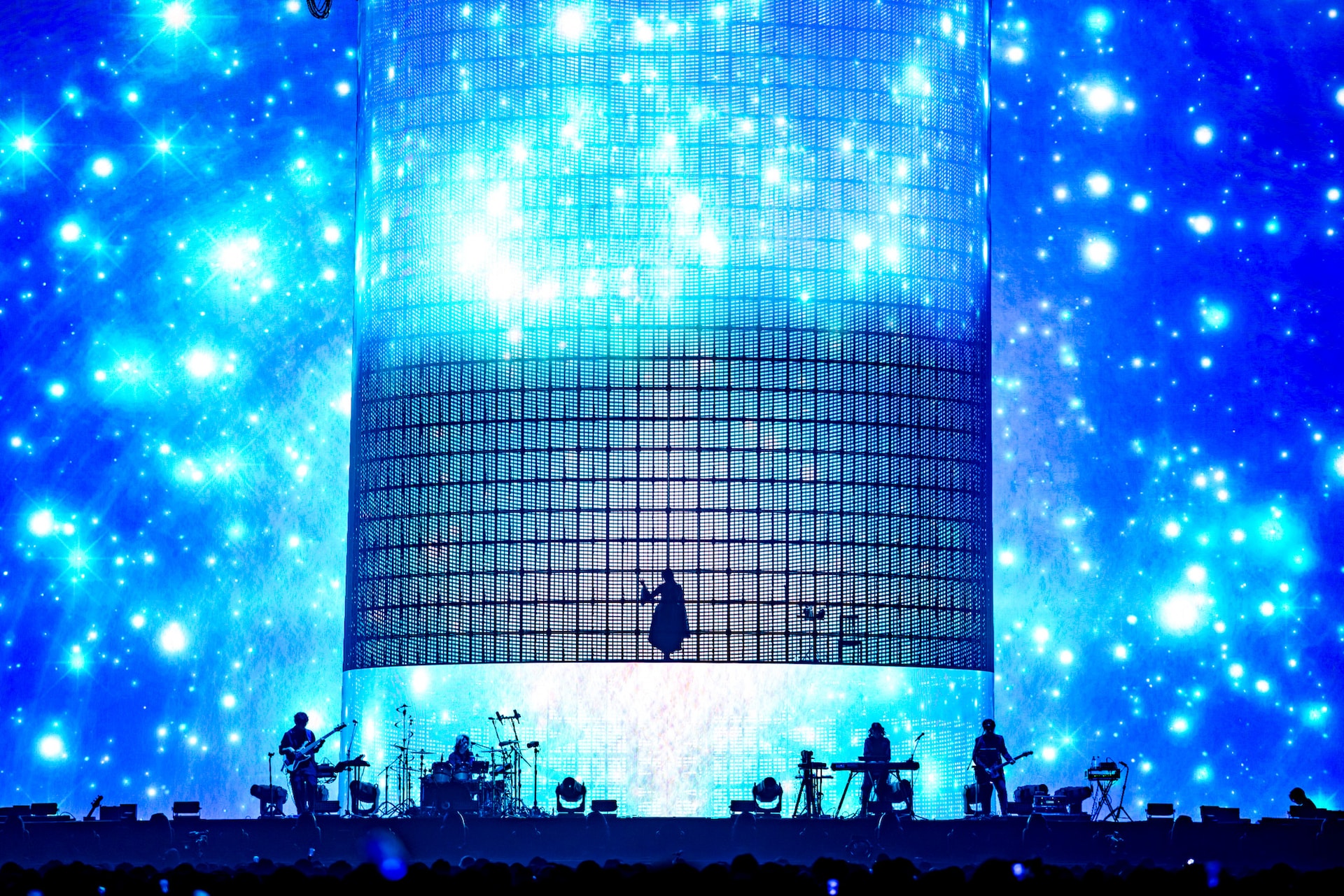 Ado DOME TOUR 2025『よだか』」東京・東京ドーム公演の様子。（Photo