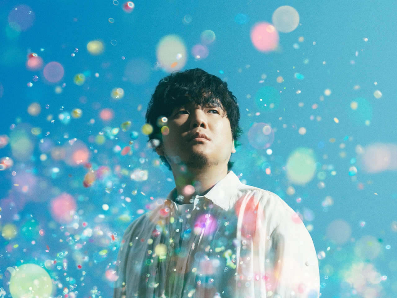 デビュー20周年の秦基博、アコースティックツーマンライブ「GREEN MIND