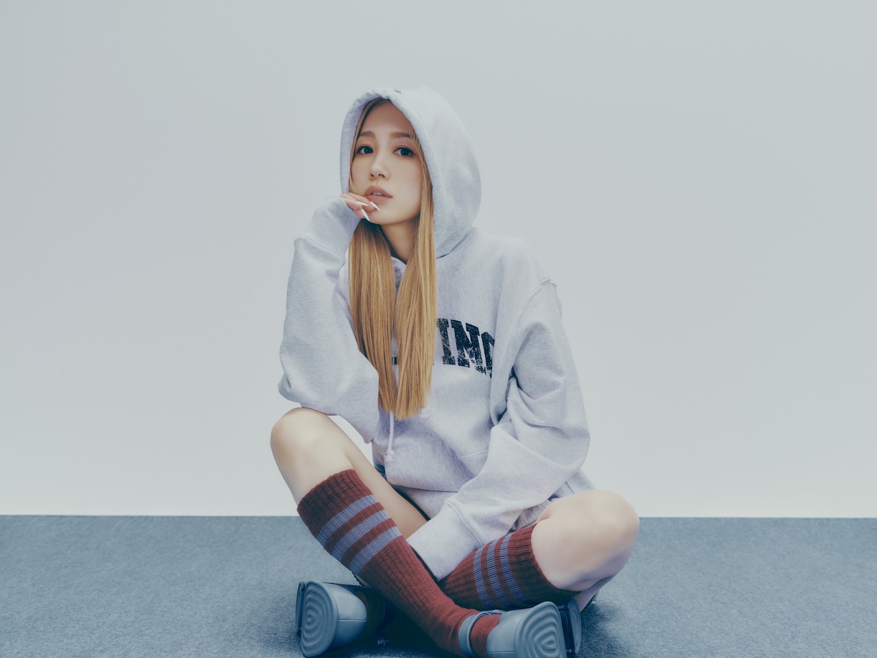 西野カナ、新ビジュアルはパーカー姿 - 音楽ナタリー