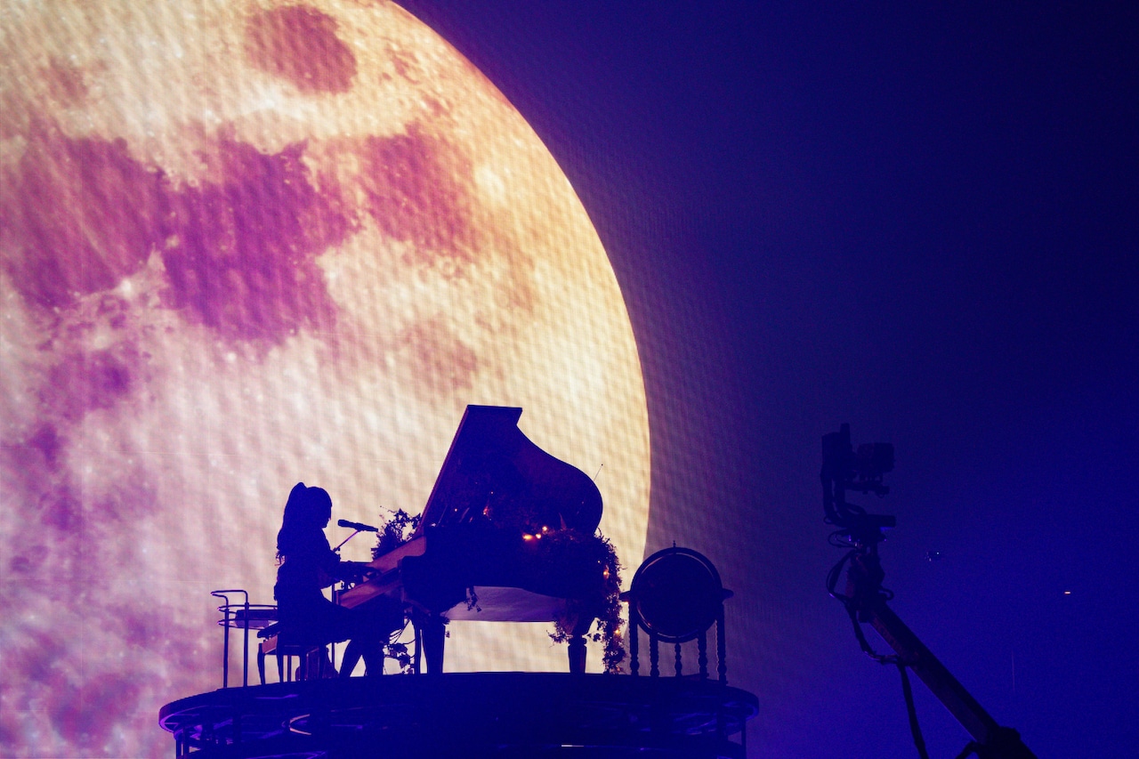 tuki.初ワンマンライブで全21曲を披露、日本武道館で“承認欲求爆発