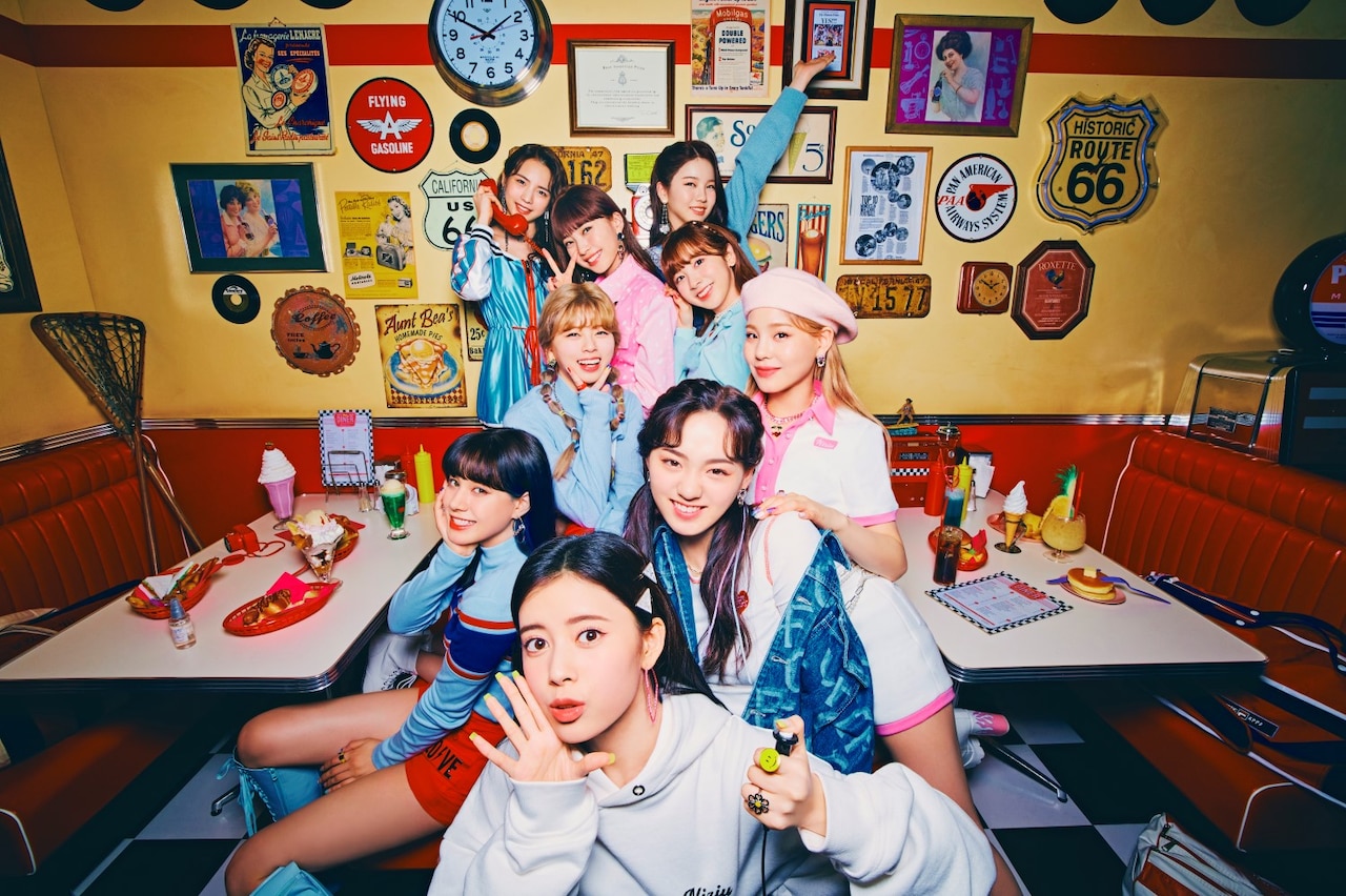 NiziUが夜の遊園地に忍び込んで大はしゃぎ！「Take a picture」MV公開
