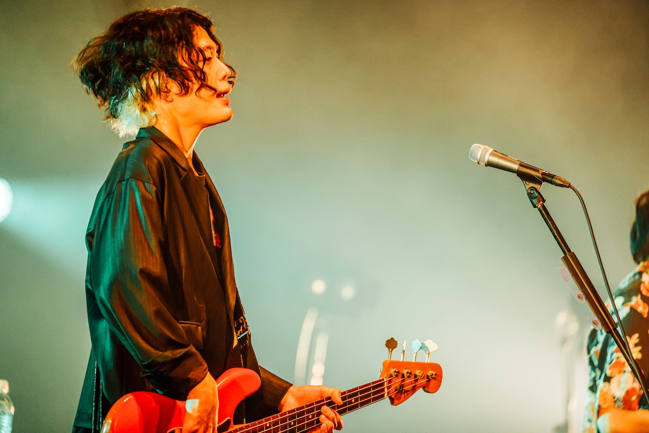 長谷川カオナシ（B / クリープハイプ）（撮影：西槇太一） [画像