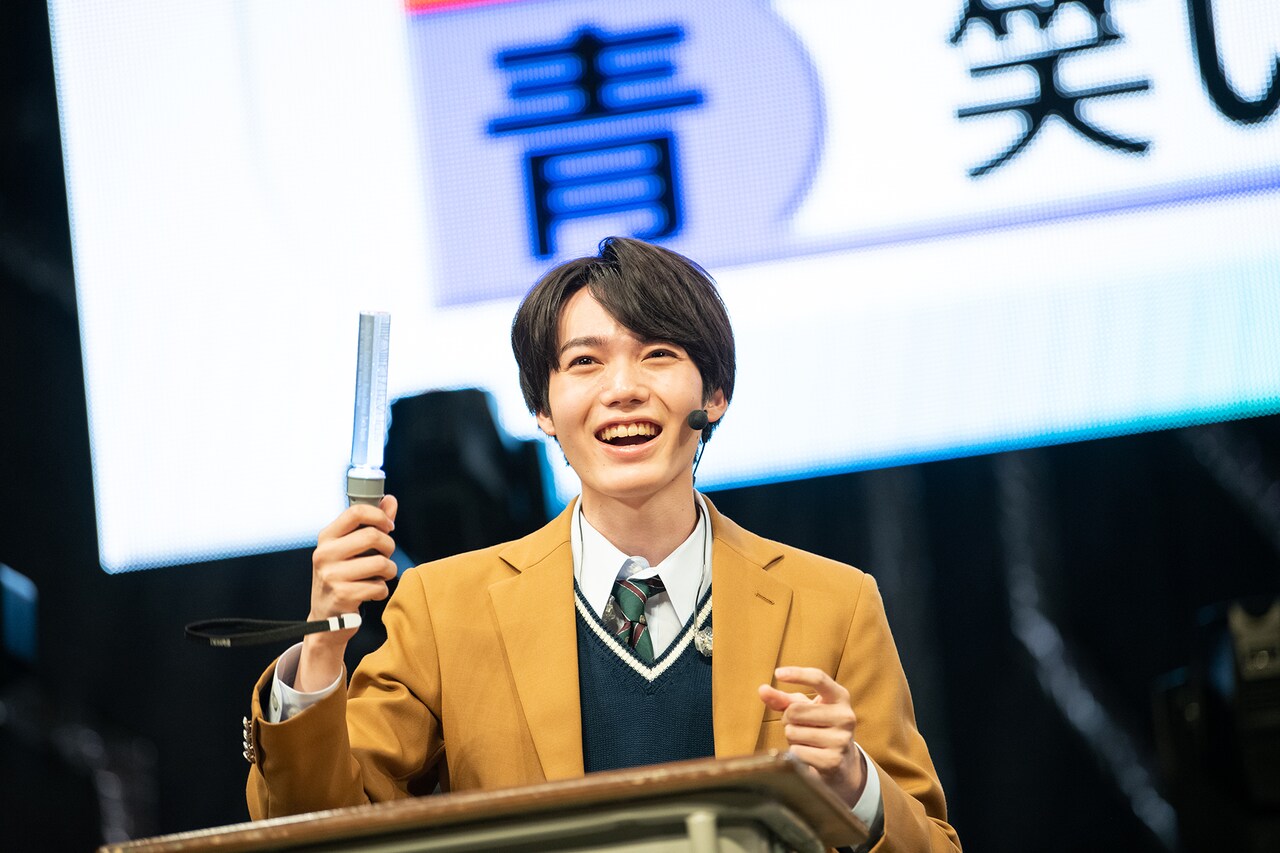 楽しそうにペンライトを振る小泉光咲。 [画像ギャラリー 11/43] - 音楽