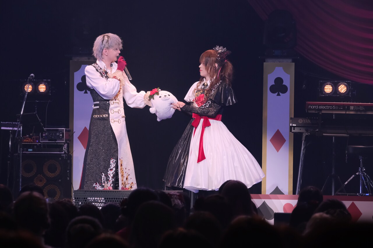 Royal Scandal、3年ぶりのツアーで“笑顔を取り戻す戦い”に勝利する