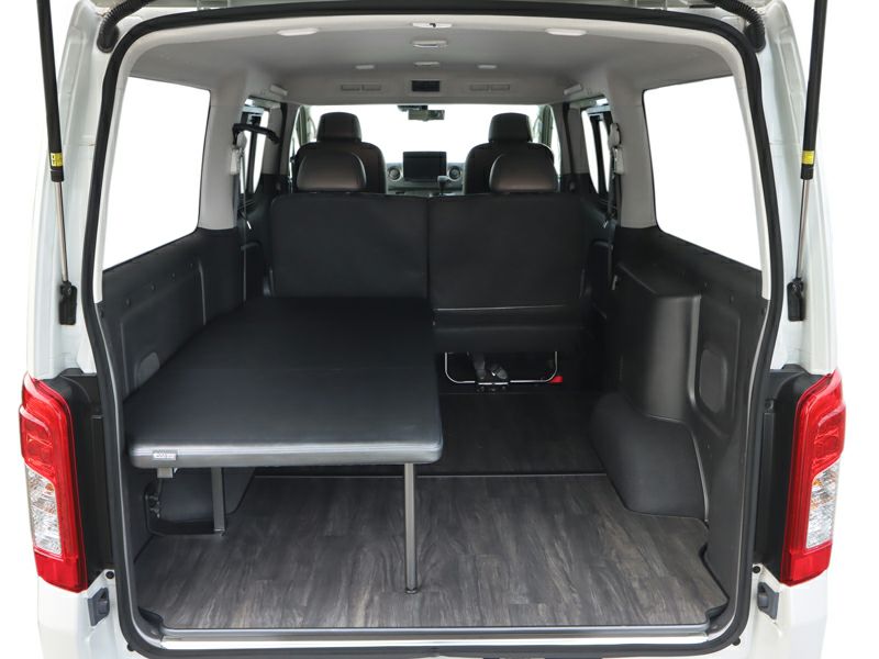 ハイエース キャラバン タウンエース NV200バネット ランクル300
