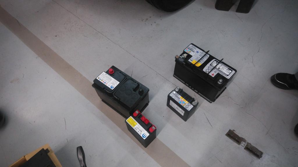 JLラングラー バッテリーの交換｜ジープ府中スタッフブログ｜Jeep