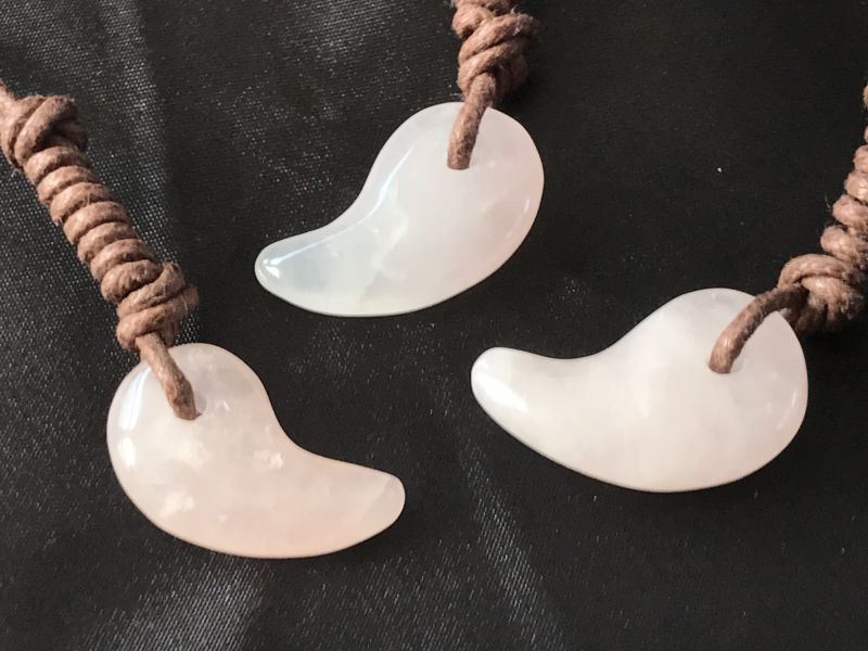 愛を育む◎魔を祓い幸運を呼ぶ勾玉！☆愛と優しさ・恋愛運 ビーナス石