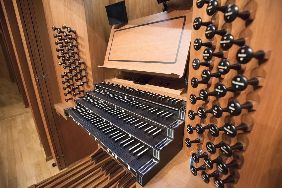 4段の鍵盤に5898本のパイプ!! サントリーホールに鎮座する“楽器の王様