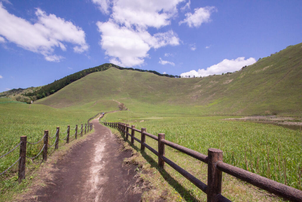 奈良県の曽爾高原に春の訪れを告げる山焼きと周辺の絶景スポット