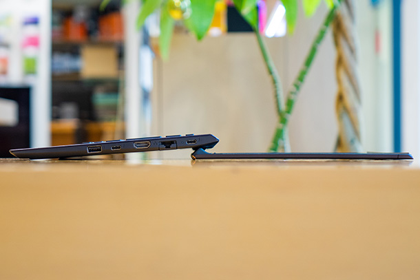 VAIO SX12（VJS1261）『勝色特別仕様』実機レビュー - ONE'S- ソニー