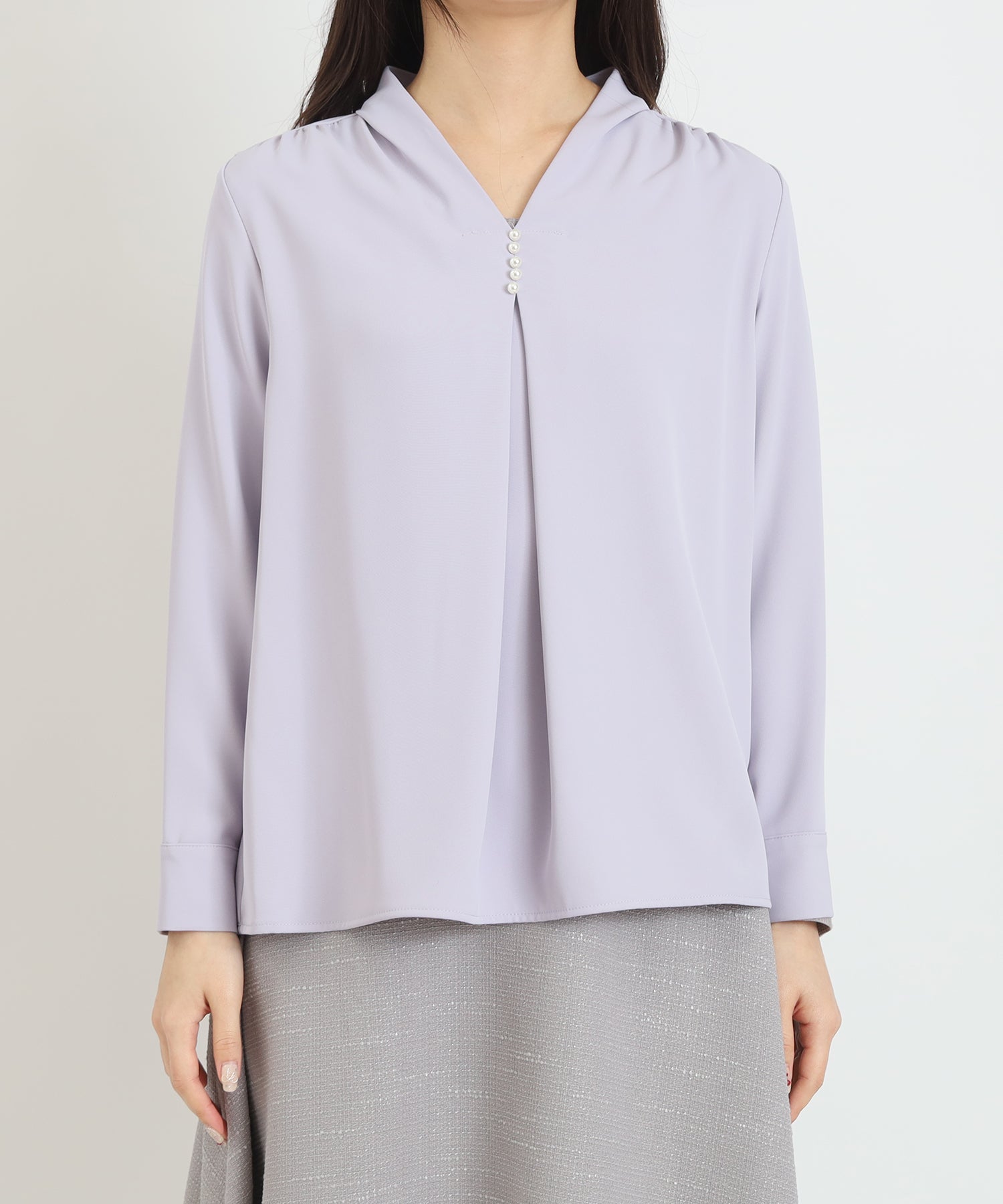 とろみVネックパールブラウス