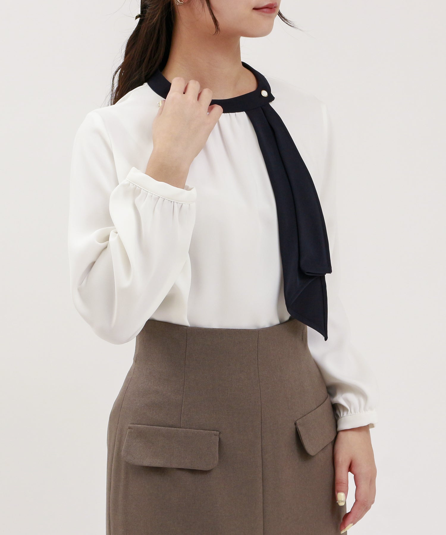 マルチファンクションアシメボウタイブラウス(UVカット,防汚・防シワ