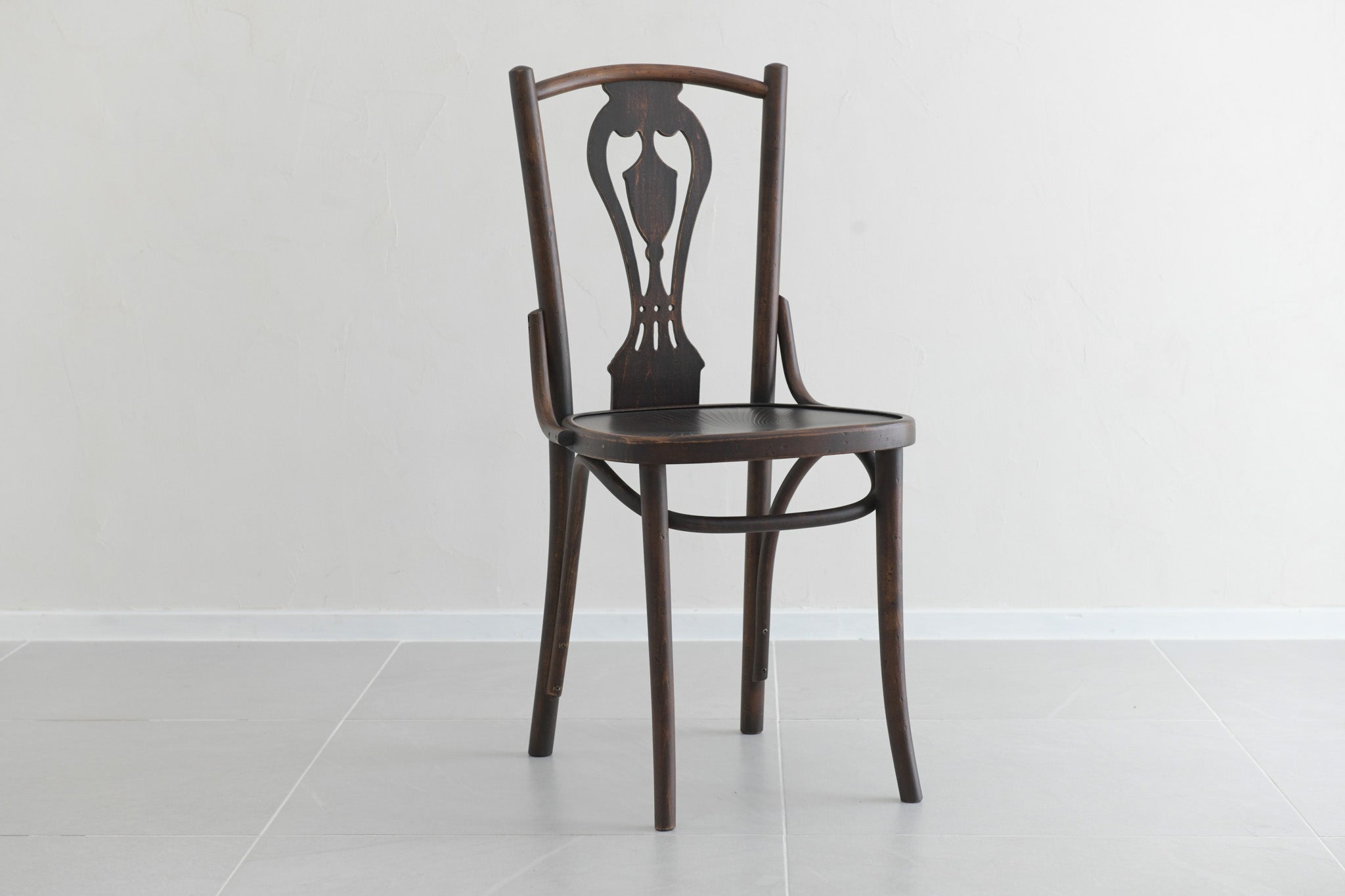 HUTTEN（ハッテン） 368/46+R001 ダイニングチェア アンティーク 木製