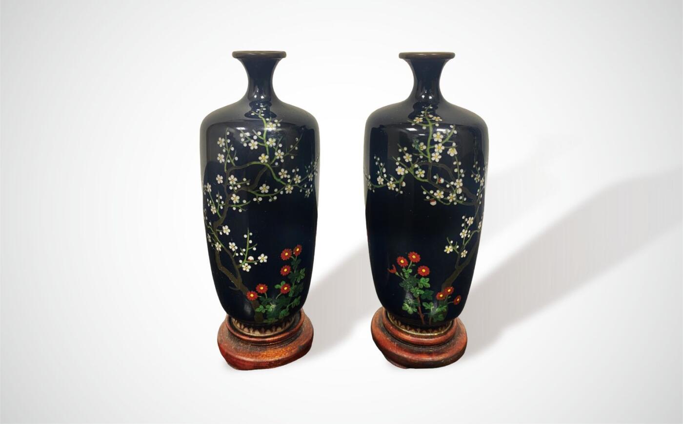 约19世纪日本古董七宝烧珐琅花卉赏瓶(H:12cm,附原装底座) - 上海拍卖行