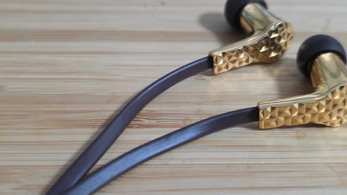 Finalの旧いイヤホン「Heaven VIII」は空間表現を楽しむ至高の1本