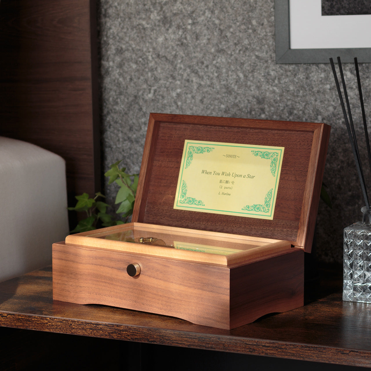 曲が選べる・誕生日に人気】50弁 スタンダード ウォールナット｜高級