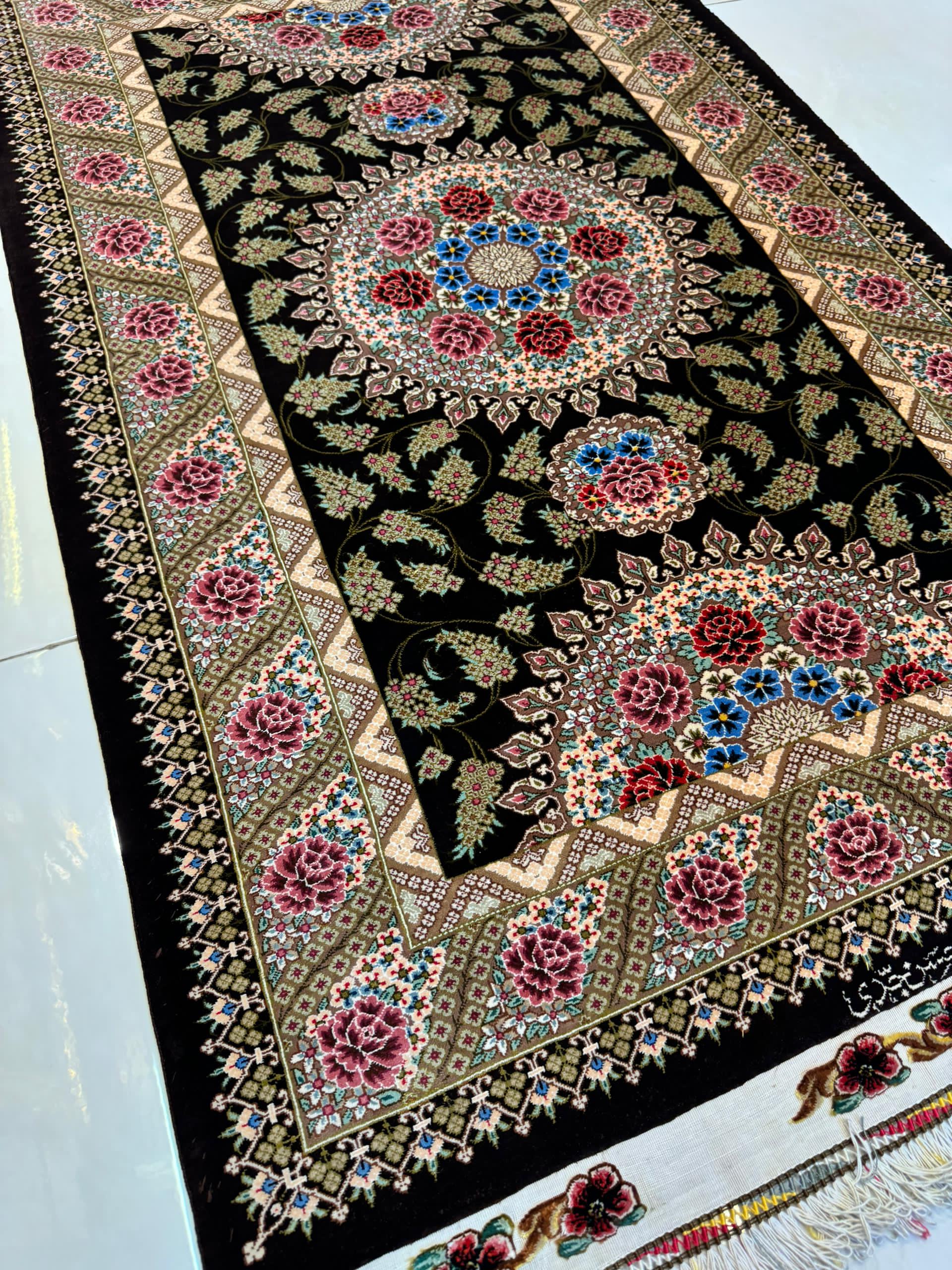 高級ペルシャ絨毯クム産シルク100％ ジャディ工房 123×78cm（FN-10039